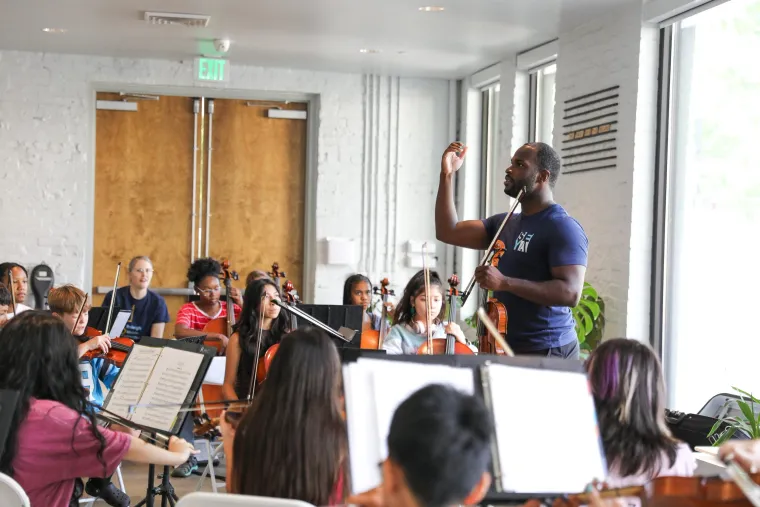 A beginner string class at a Raleigh Music Collective community hub